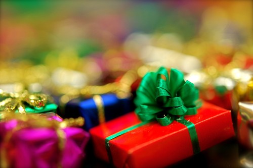 gifts 1 Tri ân khách hàng bằng cách tặng quà cuối năm