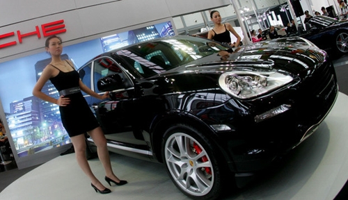 Porsche Cayenne 6642 1390190471 Công ty sản xuất phần mềm diệt virus Trung Quốc thưởng Tết bằng siêu xe