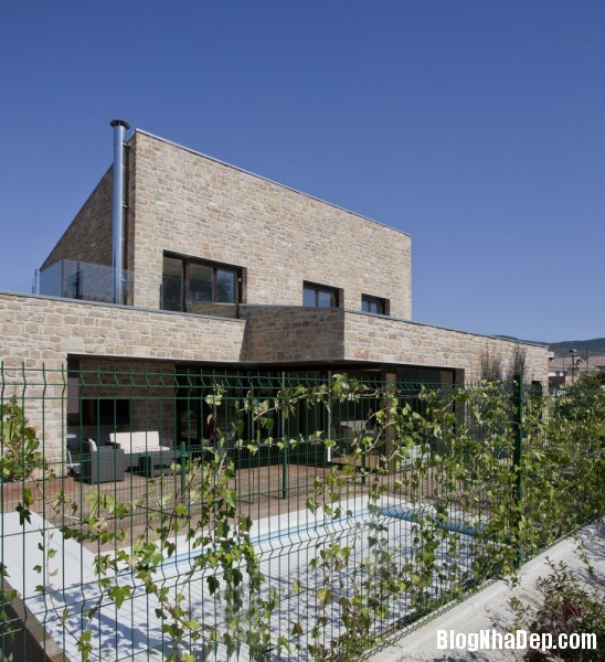 DG210314 8 548x600 Ngôi nhà truyền thống được xây bằng đá sa thạch ở Tây Ban Nha