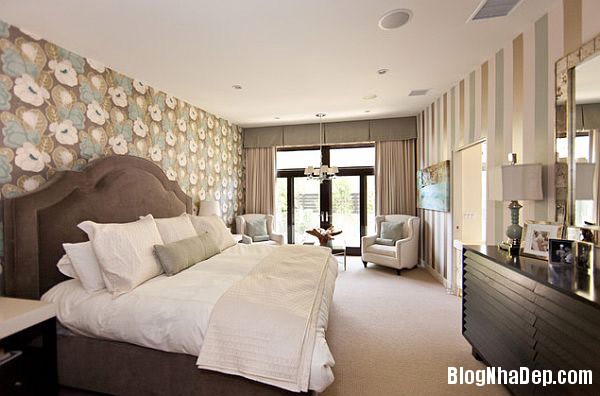 Charming Bedroom with Verti Trang trí nội thất nhà bằng họa tiết kẻ sọc