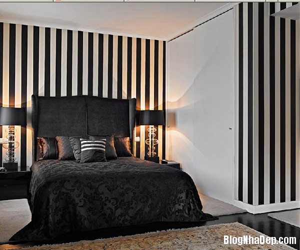 black and white stripes hal Trang trí nội thất nhà bằng họa tiết kẻ sọc