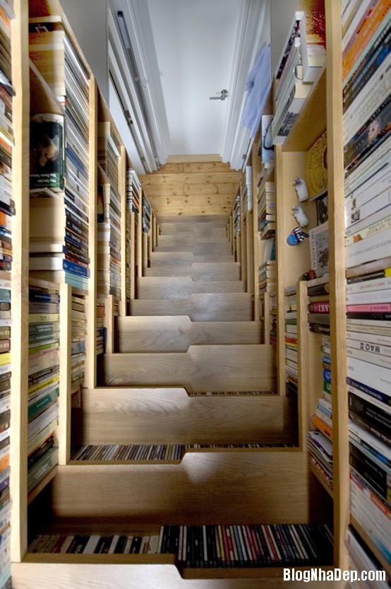 book storing staircase Những mẫu cầu thang tiết kiệm diện tích cho nhà nhỏ