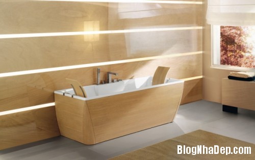 timber finish bathtub and bathroom 665x420 500x3151 Mê mẩn với những thiết kế phòng tắm đẹp như ở spa
