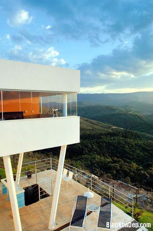 f153fa892f4f08538961acb20af0d63a1 Ngôi nhà độc đáo nằm trên đỉnh ngọn đồi Minas Gerais tại Brasilia 
