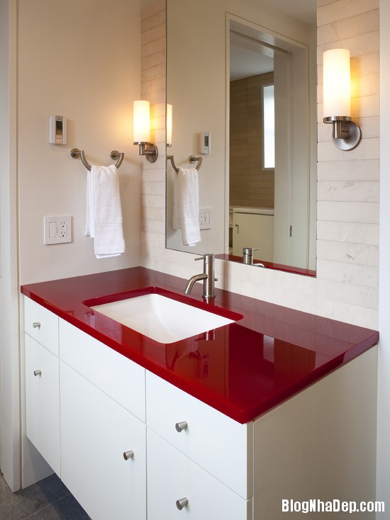 74b2d98121f83a5fddfa7793864ca96d Phòng tắm sang trọng và ấm cúng với gam màu đỏ