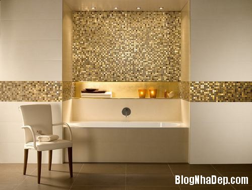 48 dd90 Phòng tắm sáng bừng với gạch mosaic thủy tinh