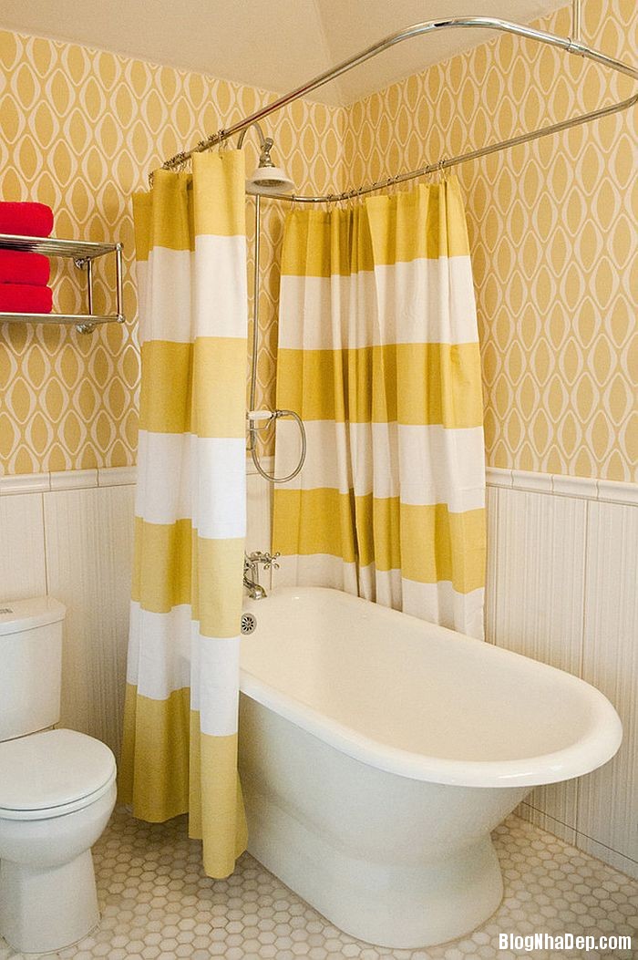 20150313042501389 Gam màu vàng tươi mới cho phòng tắm