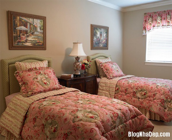 20150410075356442 Trang trí phòng ngủ rực rỡ với sắc hoa