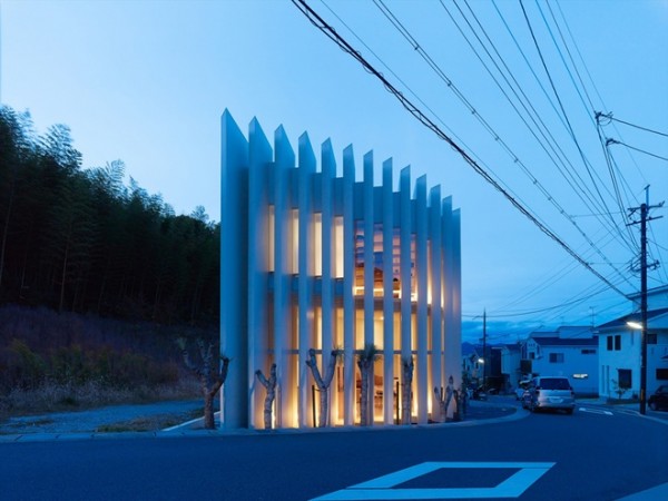2Tang191015 2 600x450 Thiết kế ngôi nhà 2 tầng kiểu Nhật trên mảnh đất hình quạt
