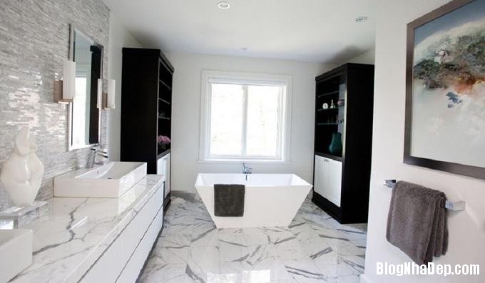 015324 10 large Trang trí phòng tắm đẹp mắt với hai gam màu đen và trắng