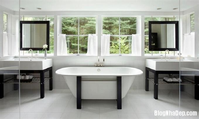 015328 13 large Trang trí phòng tắm đẹp mắt với hai gam màu đen và trắng
