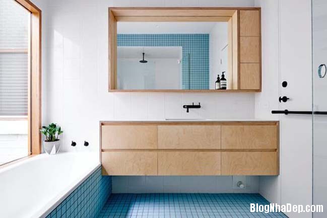 020546 3 large Mẫu thiết kế phòng tắm đẹp hoàn hảo với 2 tông màu xanh dương và trắng