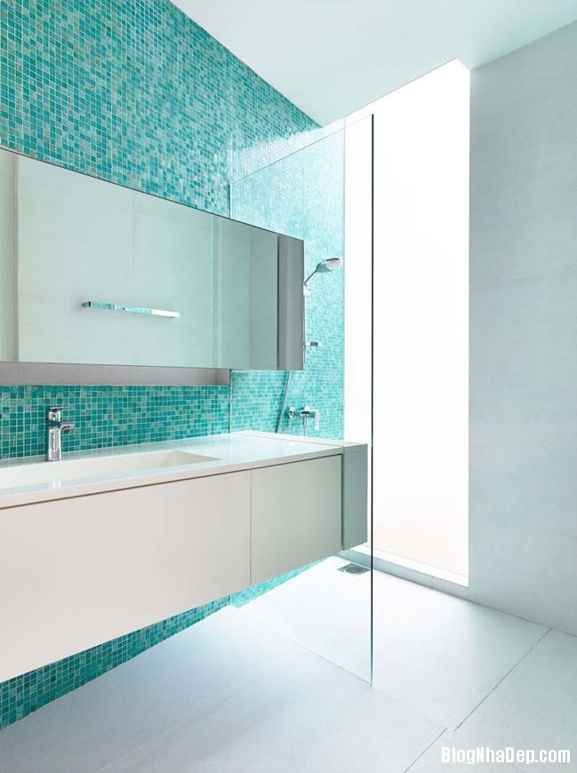 020546 4 large Mẫu thiết kế phòng tắm đẹp hoàn hảo với 2 tông màu xanh dương và trắng