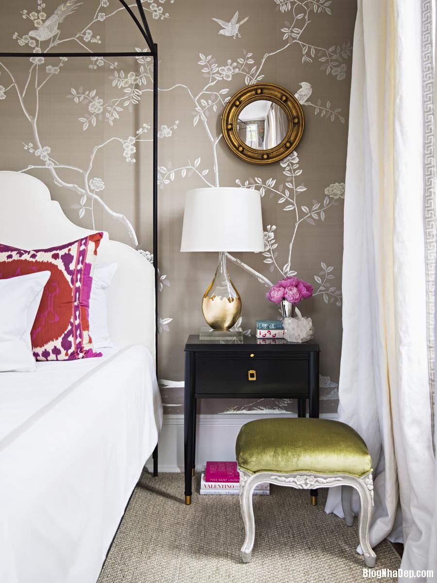 trang tri phong ngu nu tinh voi thiet ke hoa la cach dieu tr Thiết kế họa tiết trên tường khiến phòng ngủ ấn tượng hơn