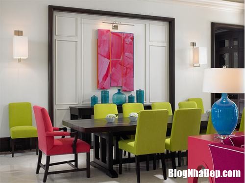 091141baoxaydung image005 Phòng ăn nổi bật với những chiếc ghế tựa màu xanh lá