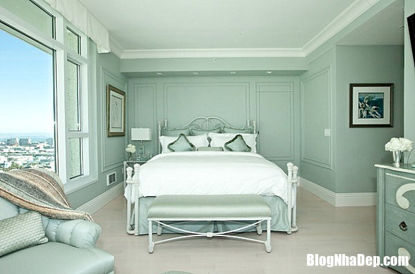 mint green penthouse bedroom 2ca6 Nhà đẹp xuất sắc nhờ cách kết hợp màu pastel hoàn hảo trong trang trí